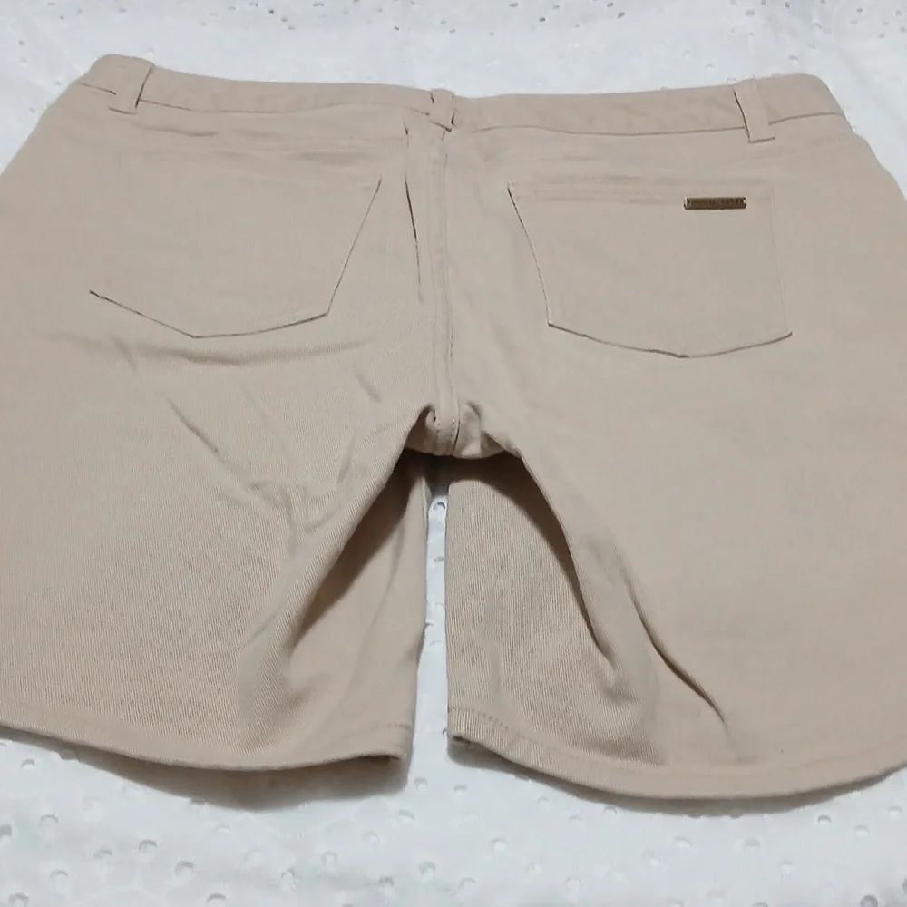 Tan Bermuda Shorts with Relaxed Fit and Flat‎ Front